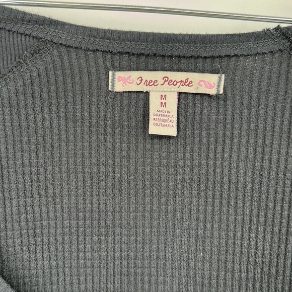 Free People Women's Santa Clara V-Neck Pullover Thermal Top Black Medium NWT - Picture 6 of 6